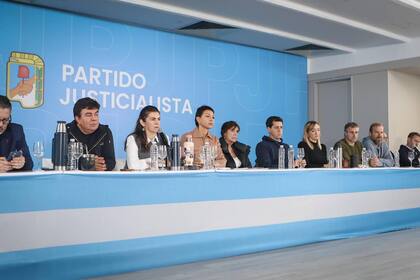 Intendentes peronistas en la sede del PJ nacional