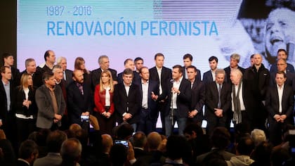 Intendentes y gobernadores ocuparon el estrado en el hotel NH