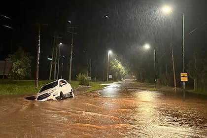 Intensa lluvia en la ruta 191, zona de Berdier en el partido de Salto, a mediados de marzo de 2024. Archivo