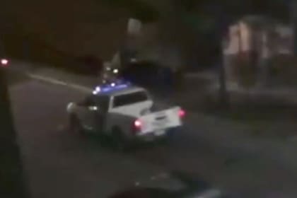 Intentan robar en una casa, se enfrentan a la policía con una ametralladora y uno es detenido