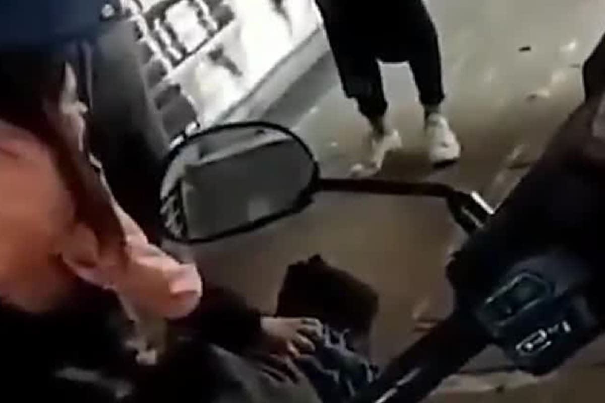 Intentó asaltar a una mujer y sus hijos en un edificio de La Plata y los vecinos casi lo linchan