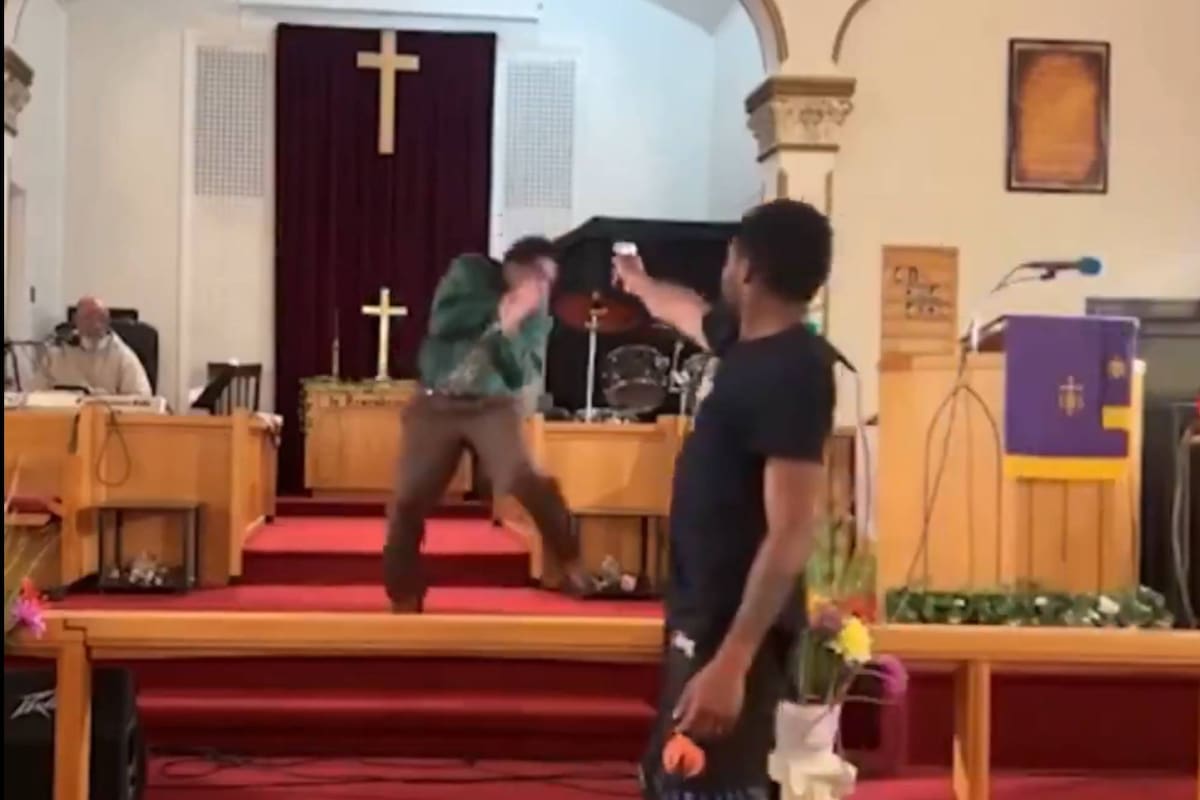 Intentó dispararle a sangre fría a un pastor en plena misa
