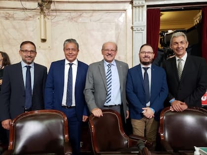 Interbloque Provincias Unidas. De izquierda a derecha: Agustín Domingo (JSRN), Rolando Figueroa (MPN), Luis Di Giacomo (JSRN), Diego Sartori y Carlos Fernández (Frente Renovador de la Concordia Misionero)
