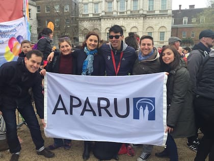 Intercambio de jóvenes: Aparu está integrado por jóvenes argentinos que organizan en Inglaterra encuentros de intercambio