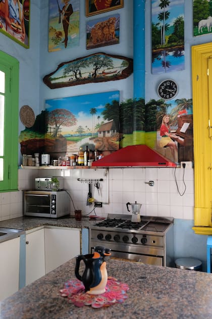 Interior de la casa-taller de Marcos López, remodelada por el Estudio Arquitectonika