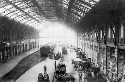 Interior de la Estación Constitución en la última década del siglo XIX.