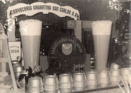 Interior de la fábrica de Cervecería San Carlos.