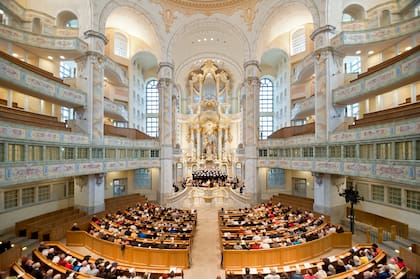 Interior de la Frauenkirche, donde son habituales los conciertos de música clásica