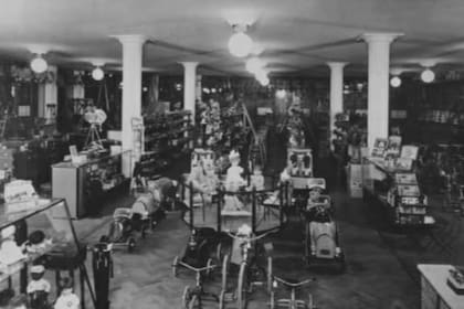 Interior de la sucursal de Florida y Bartolomé Mitre del Bazar Dos Mundos