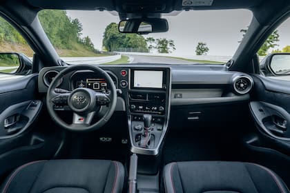 Interior de la variante con caja automática