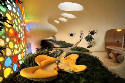 Interior de Nautilus, una de las casas diseñadas por Senosiain en México, inspirada en la naturaleza marina.