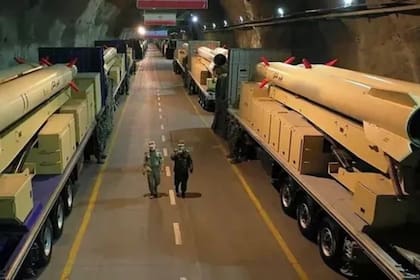 Interior de una de las "ciudades de misiles" donde se almacenan una gran cantidad de misiles balísticos Kheibar Shekan.