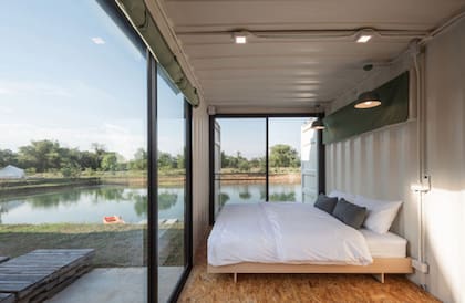 Interior de una vivienda construida a base de contenedores