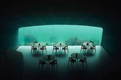 Interior del restaurante Undersea, en la costa sur de Noruega, de Jenny Osuldsen