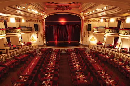 Interior del teatro Astor Piazzolla, en el que se celebran shows de tango todas las noches