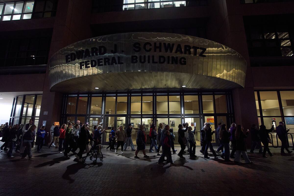 Interponen demanda para frenar arrestos de personas que se presentan a citas con ICE en San Diego