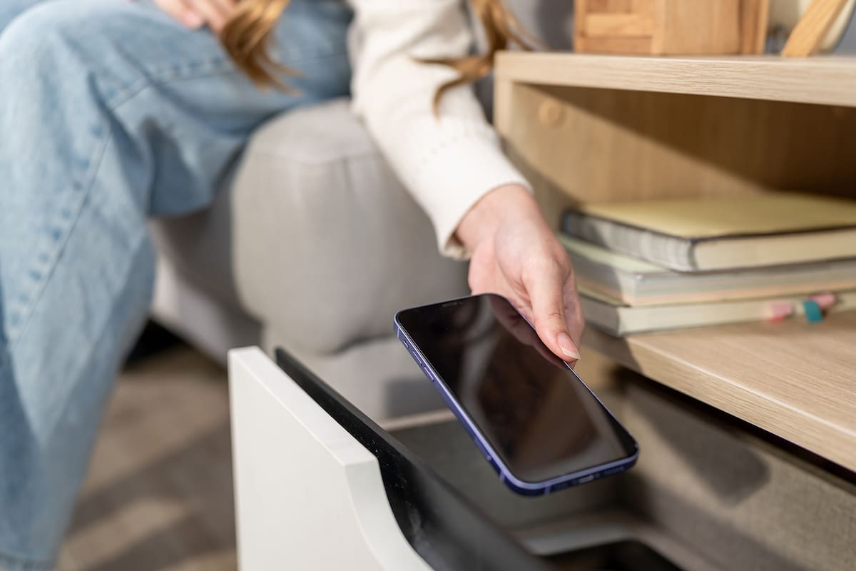 Interponer barreras de acceso reducen el uso del celular