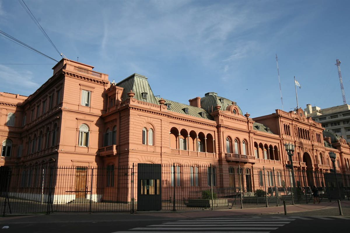 Interrumpir el vínculo con las firmas denunciadas requeriría una denuncia penal del Poder Ejecutivo; en la Casa Rosada hubo satisfacción y sorpresa