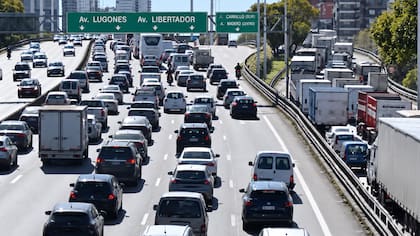 Interrupción de tres carriles por obras de Metrogas