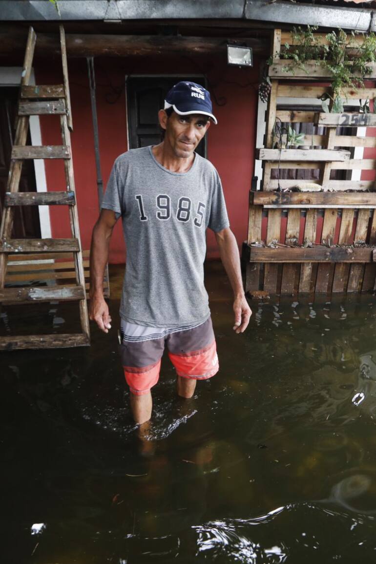 Inundación en Concordia, Entre Ríos. Roberto Magnini nos lleva en su bote y nos muestra su casa