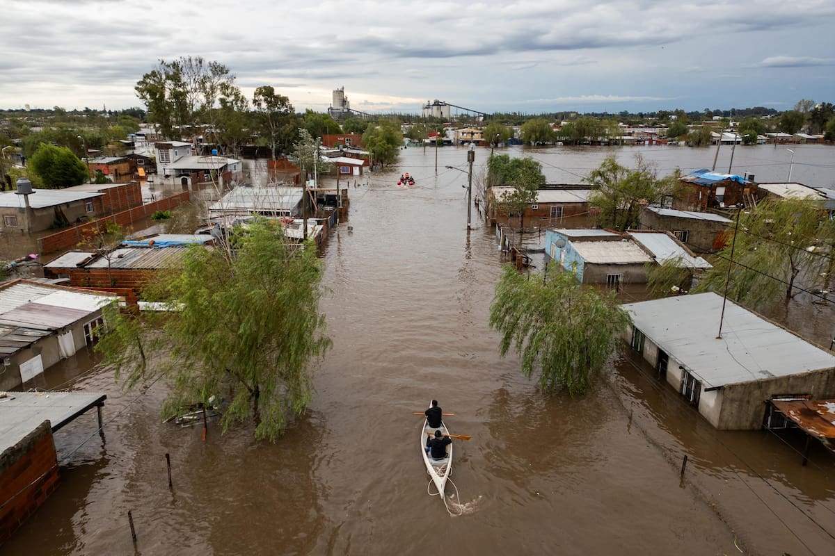 Inundación en el barrio San Cayetano en el límite entre Zárate y Campana