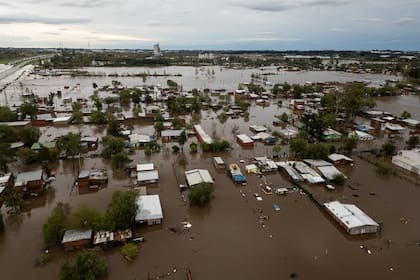 Inundación en el barrio San Cayetano en el límite entre Zárate y Campana