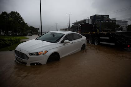 Inundación en Florianópolis, con el tránsito completamente frenado
