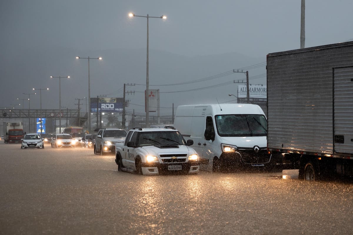 Inundación en la ruta SC 401 de Florianópolis, con el tránsito completamente frenado