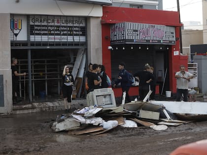 Inundaciones en Bahía Blanca: vuelven a funcionar la recolección de residuos y el transporte público
