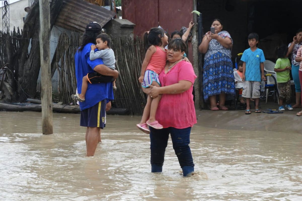 Inundaciones en Salta: continuarán las lluvias durante la noche y crece la cantidad de evacuados