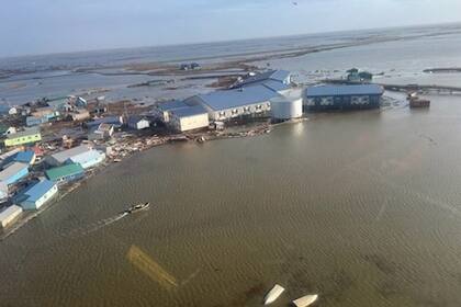 Inusual tormenta de octubre lleva aguaceros y posibles aludes de tierra al sur de California