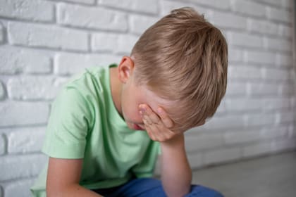 Invalidar el llanto de un niño es un error de crianza, según la psiquiatra