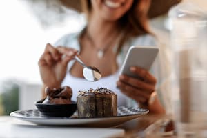 Investigaciones revelaron que el chocolate amargo que contiene un 70% o más de cacao es probablemente beneficioso para la salud del corazón
Foto: Freepik