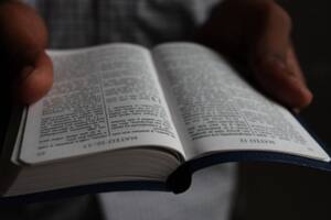 Investigador encuentra nuevo fragmento de la Biblia de 1.750 años de antigüedad