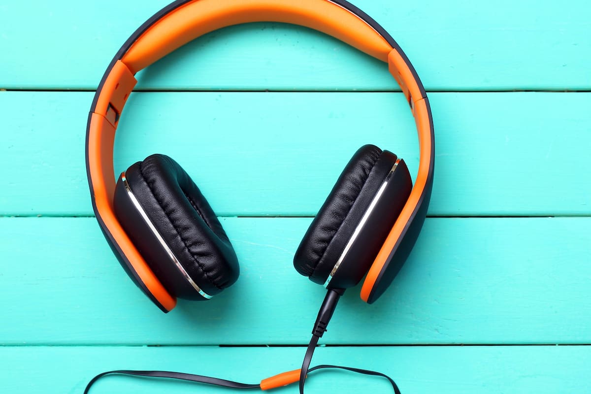 Investigadores austriacos y neerlandeses han encontrado que los algoritmos de recomendación de nuevas canciones, como los que usa Spotify o Last.fm, encuentran más dificultades para encontrar temas que gusten a los amantes del hip-hop, el hard rock o el punk. Apuntan a que puede haber sesgos en los algoritmos para los oyentes de estos estilos musicales