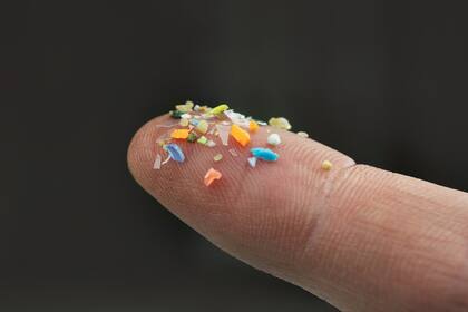 Investigadores coreanos desarrollaron un método para liberar el hidrógeno de la basura plástica al tiempo que disuelven el resto de sus componentes para su posterior reutilización