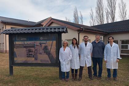 Investigadores de la Comisión Nacional de Energía Atómica que participaron en el proyecto