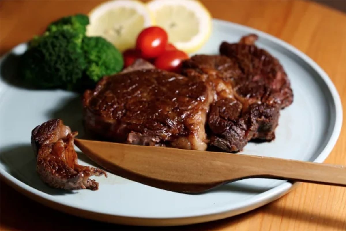 Investigadores de la universidad de Maryland crearon un cuchillo de madera que tiene mejor filo que uno de acero inoxidable