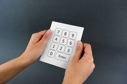 Investigadores de la Universidad Purdue lograron desarrollar un teclado inalámbrico que no requiere de una fuente de alimentación externa solo con una hoja de papel