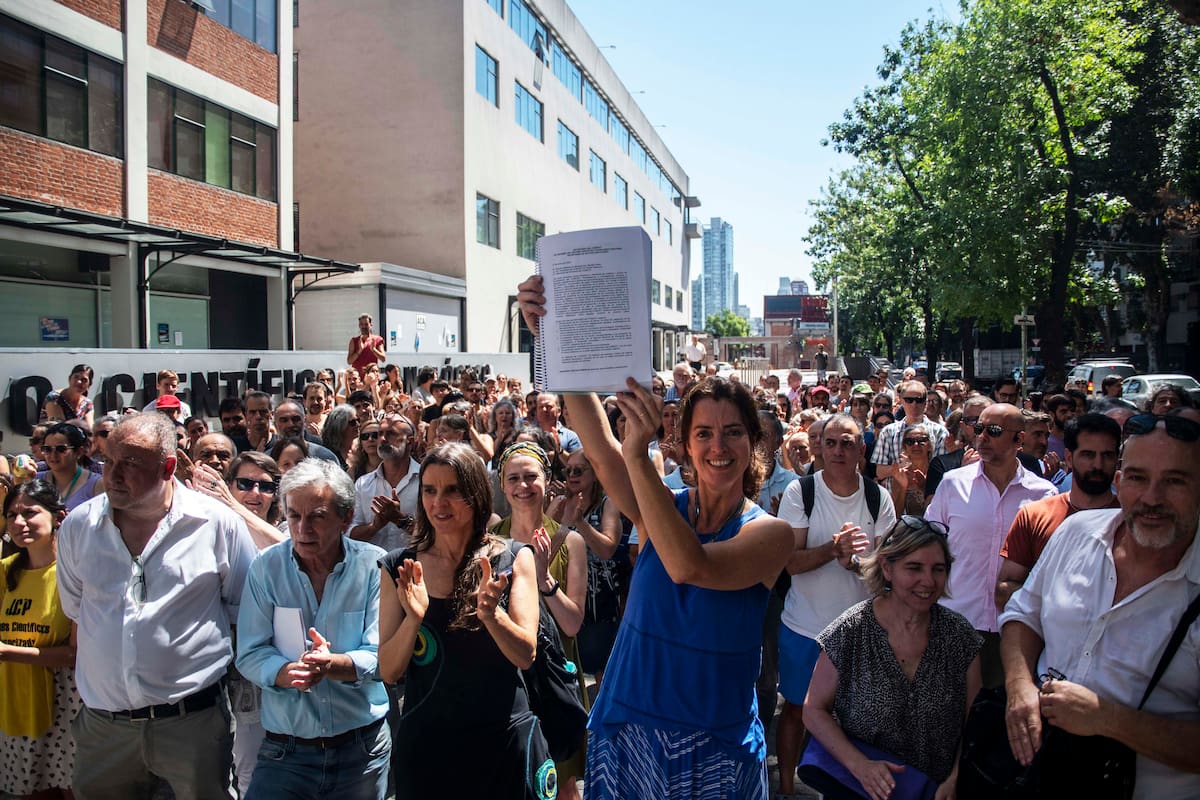 Investigadores y becarios se reunieron a principios de mes en Palermo para entregar a las autoridades del Consejo Nacional de Investigaciones Científicas y Técnicas (Conicet) un petitorio respaldado por 12.000 firmas