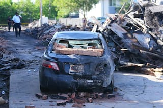 Investigan explosión e incendio en edificio de departamentos en Dallas