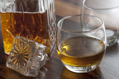 Investigan una botella que Japón le regaló a Mike Pompeo