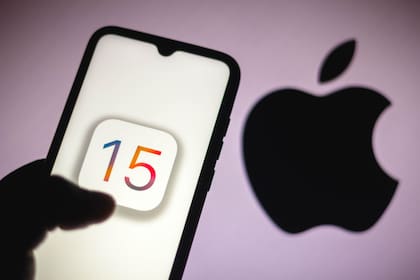 iOS 15, la más reciente versión del sistema operativo de Apple, permitirá ubicar un iPhone aunque esté apagado, usando la red de dispositivos basada en Bluetooth, Find My