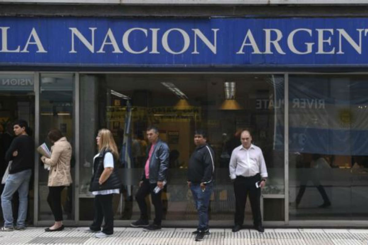 Ir al banco en Argentina seguro implica un rato de fila. Y un par de regaños.