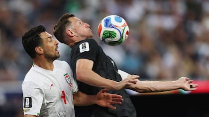 Irán aprovecha los errores defensivos de Nueva Zelanda y vuelve a empatar en el partido de los golazos