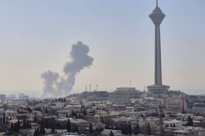 Irán cierra su espacio aéreo tras ataque de Isral
