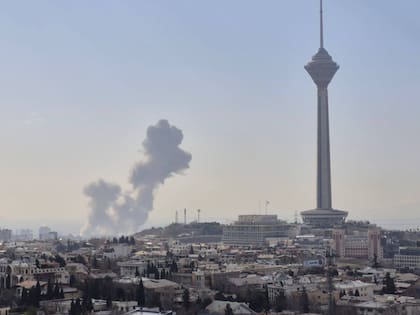 Irán cierra su espacio aéreo tras ataque de Israel