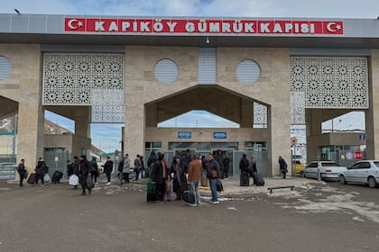 Iraníes viajan a la frontera con Turquía para tener acceso a internet