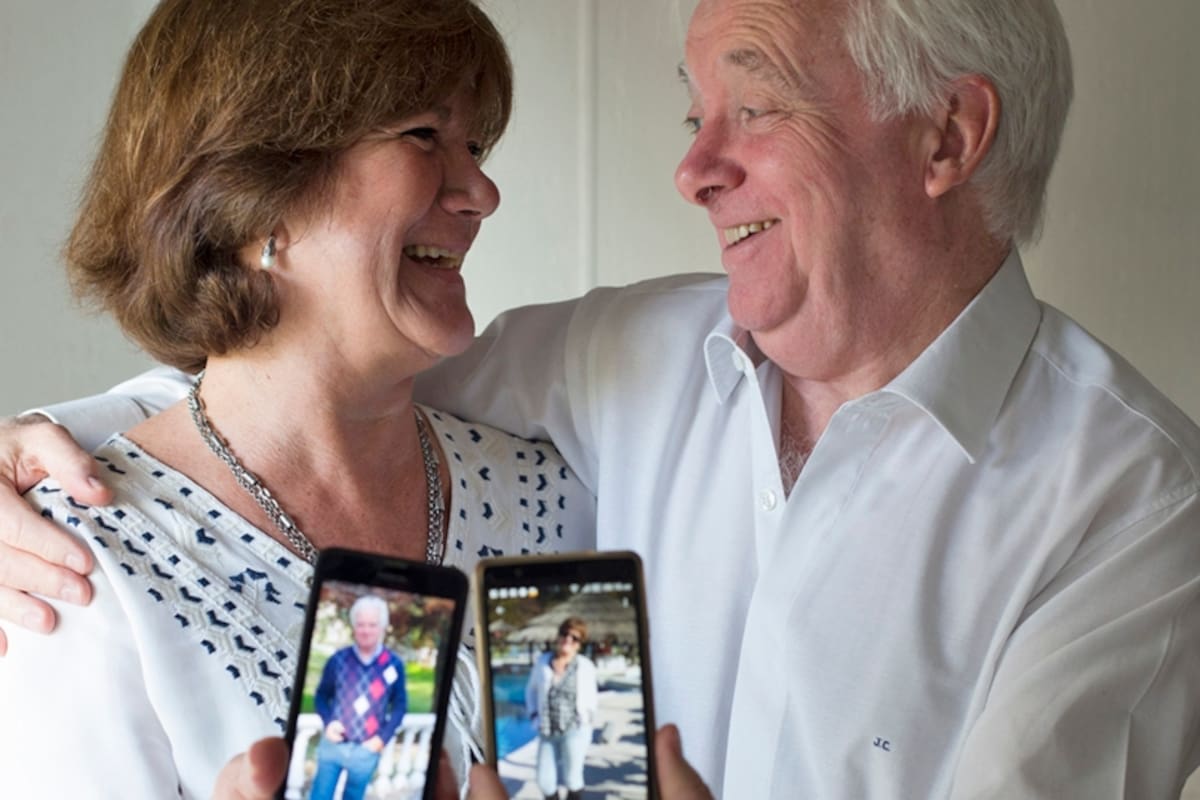 Irene Castresana Florit y Joaquín Cortina, 68 y 63 años. Ambos navegaron por varios portales de citas hasta que se conocieron, hace cuatro años, por Badoo. Del chat al encuentro cara a cara pasaron apenas unos días