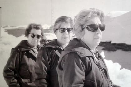 Irene M. Bernasconi, Carmen Pujals y M. Adela Caría